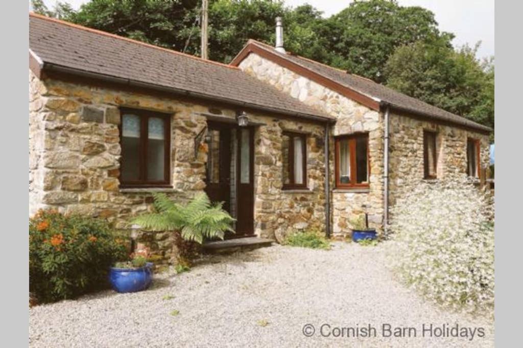The Snug At Cornish Barn Holidays Truro Exterior photo